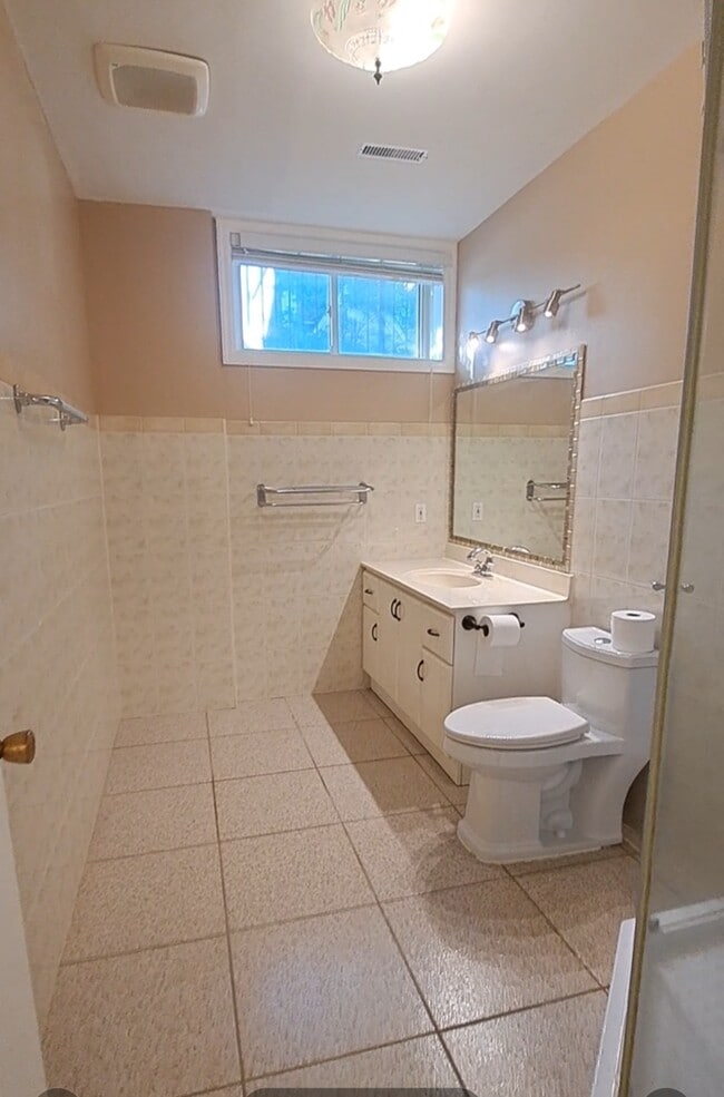 Photo - 1169 Haig Blvd