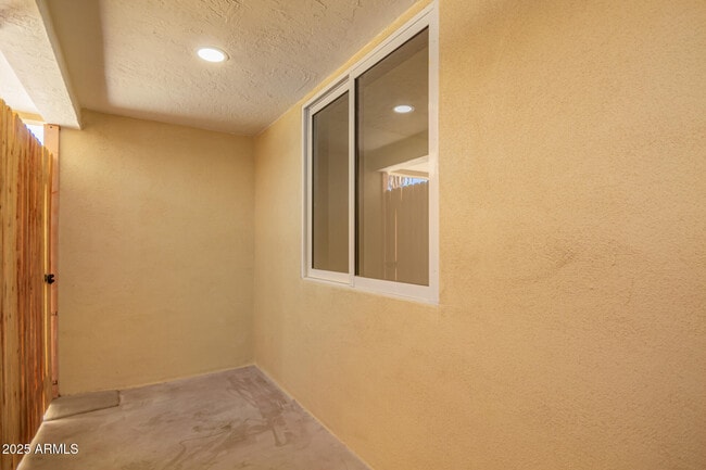 Photo - 701 W Windsor Ave