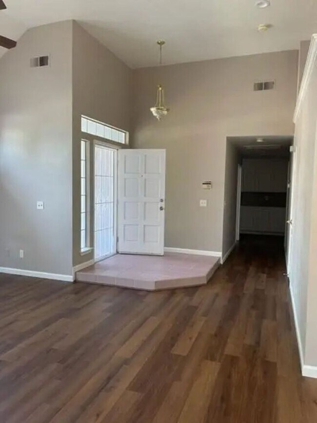 Photo - Hot Rental Alert! Gorgeous North Fresno Home!