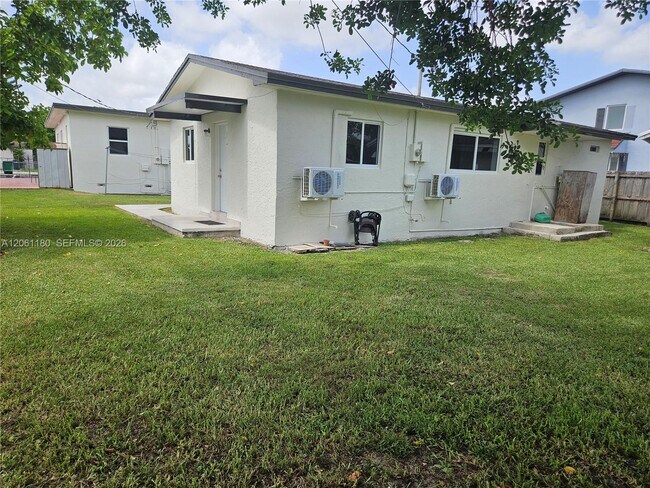 Photo - 9415 SW 38th St Unit B