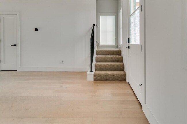 Photo - 1056 Hangar Dr