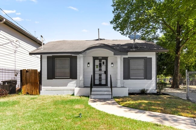 Building Photo - 904 Mansfield St Rental