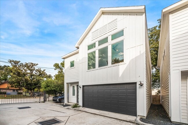 Building Photo - 105 W Whitney St