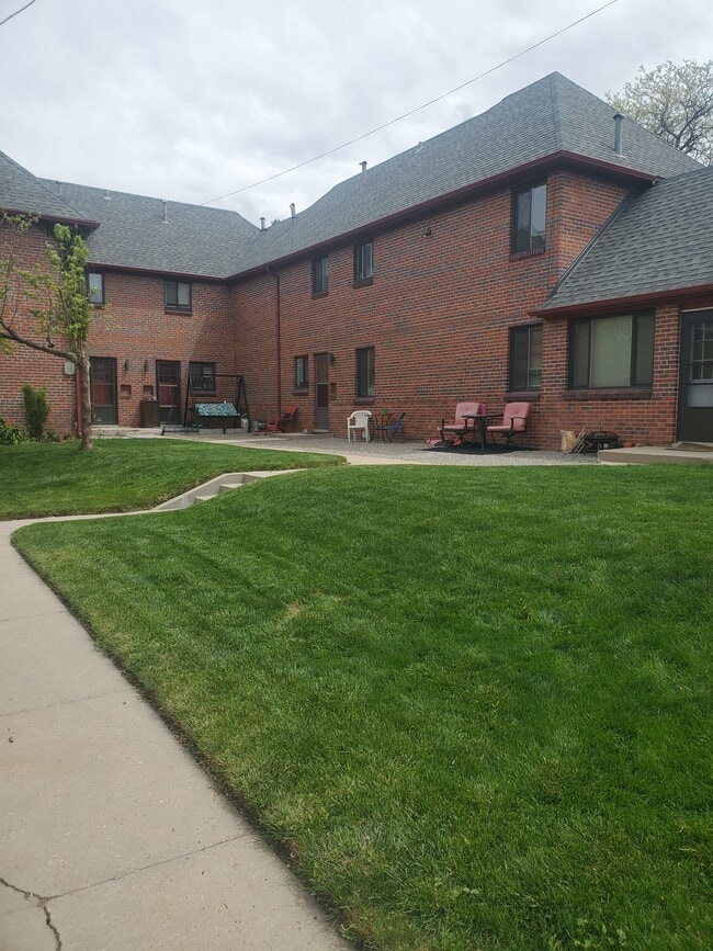 patio - 3335 N Harrison St