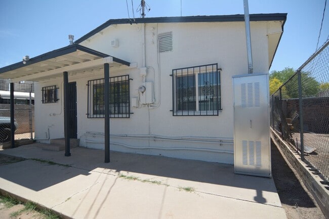 Photo - Charming 1 Bedroom 1 Bath House! Great Central Tucson Location!