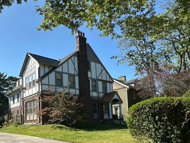 Building Photo - 421 Rivard Blvd Unit 2