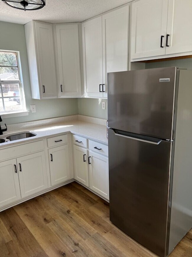 Photo - 3/2 Large Backyard, NEWLY renovated Kitchen & Baths