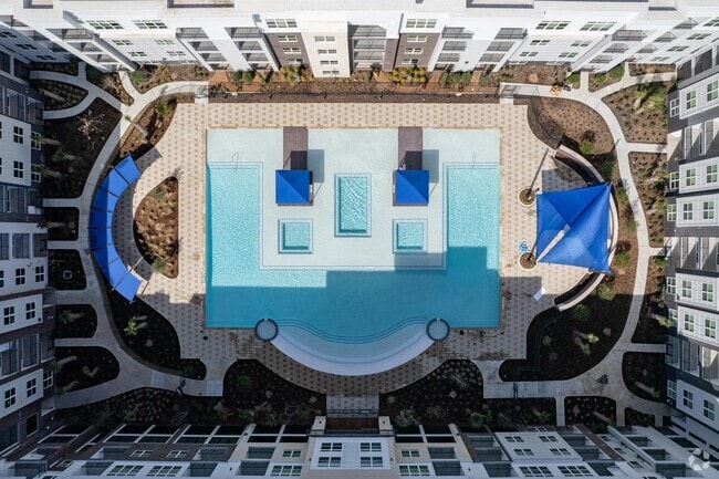 ¡PISCINA - Domain Heights