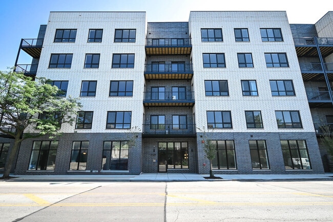 Photo - 2127 W Madison St Casa