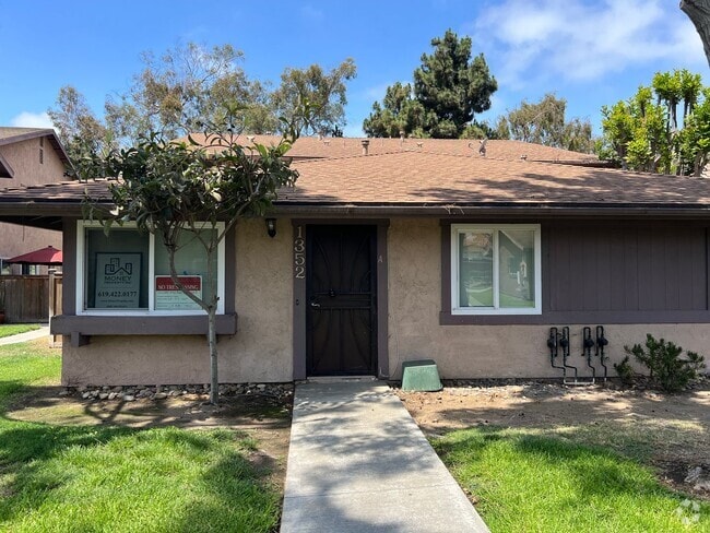 Building Photo - 3 Bedroom, 2 Bathroom Unit A Rental
