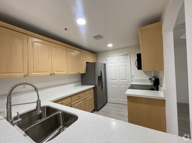 Building Photo - 6700 NW 114th Ave Unit 906 Rental