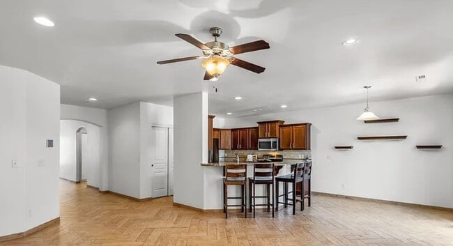 2403 NW Glen Oak Ave