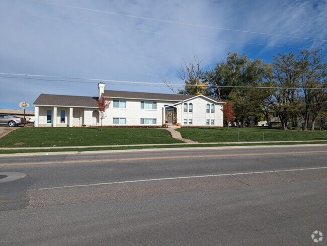 Building Photo - Bluff Rd. Upstairs Rental