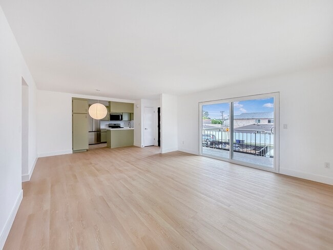 Photo - 3332-10863 Florista St Unidad 10863 Walnut St