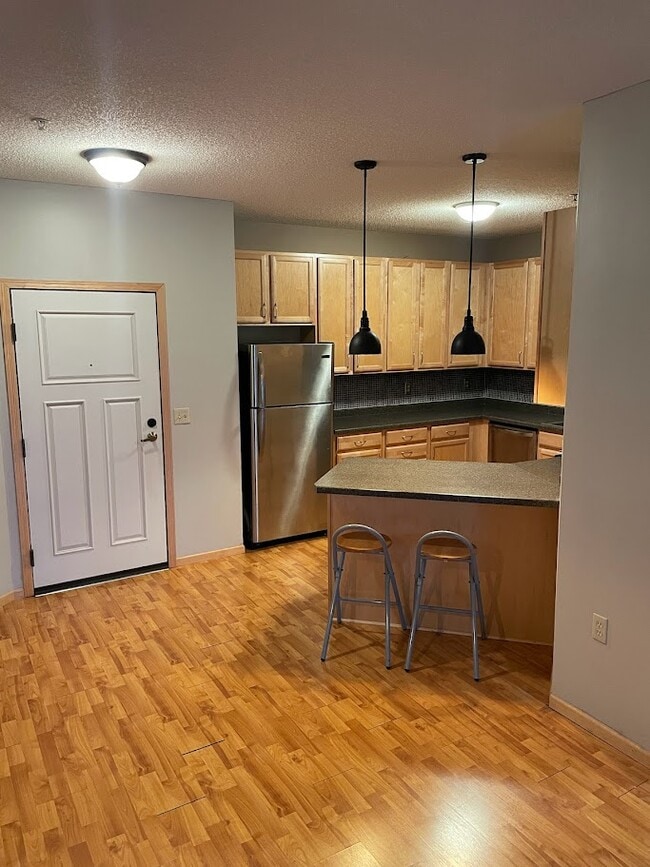 Front door / kitchen - 2530 E 34th St Unidad XXX