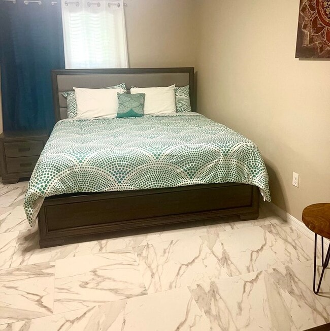 Photo - 701 SW McComb Ave