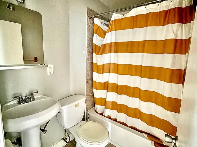 Photo - 2110 N Western Ave