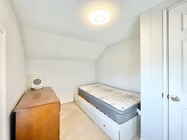 Photo - 252 Vine St S Unit 1 Room 3