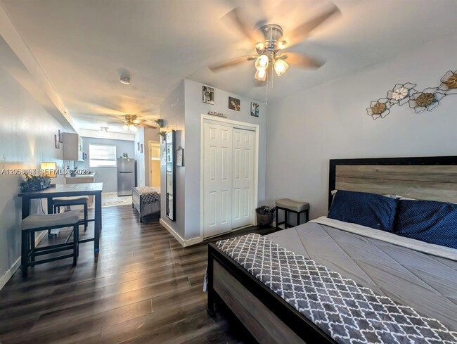 Building Photo - 1446 Ocean Dr Unit 44