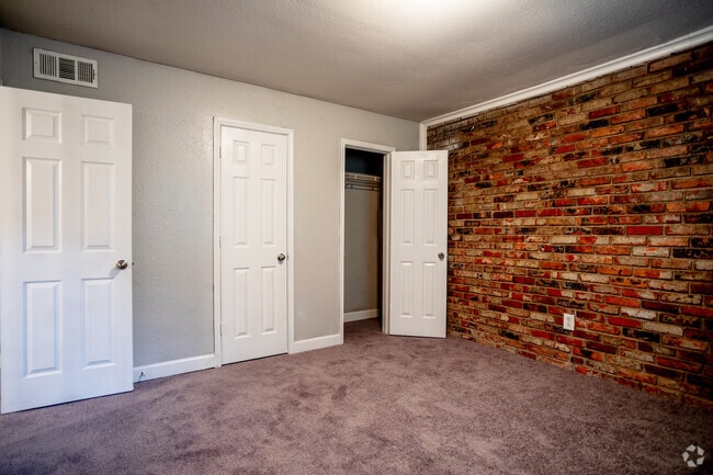 3 habitaciones, 2 baños - Manchester Park Apartments