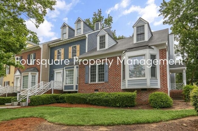 Building Photo - End Unit Town Home | 2nd Floor Loft | Wash...