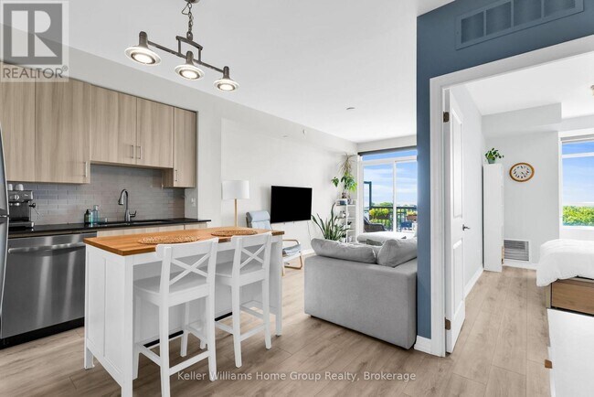 Photo - 3563 Lake Shore Blvd W Unit 705