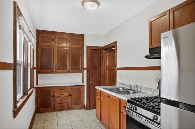 Photo - 1927 Harriet St