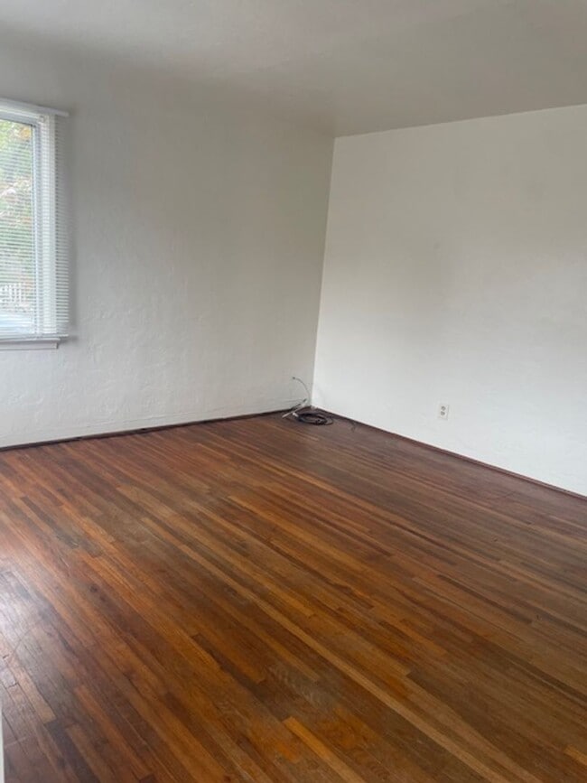 Photo - Spencer St. (823-825) Unit 823 Spencer Street