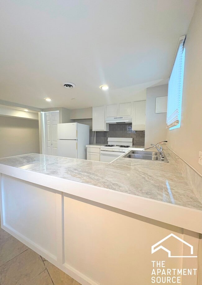Building Photo - 125 S Leavitt St Rental