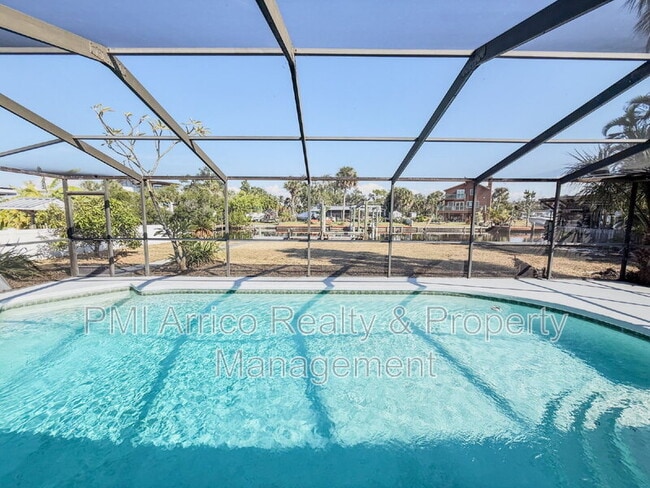 Photo - 818 Bayview Dr