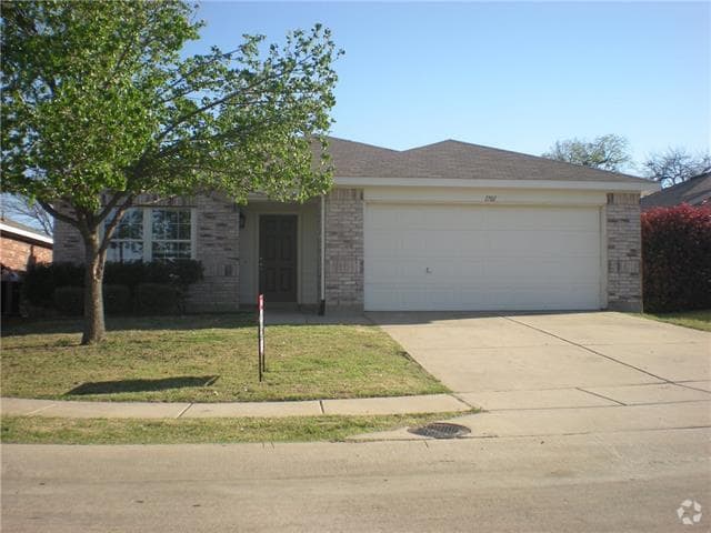 Building Photo - 1701 Elm St Rental