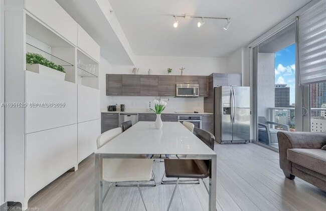 Photo - 151 SE 1st St Unidad 1706