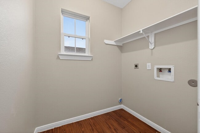 Photo - 2212 Victory Ave