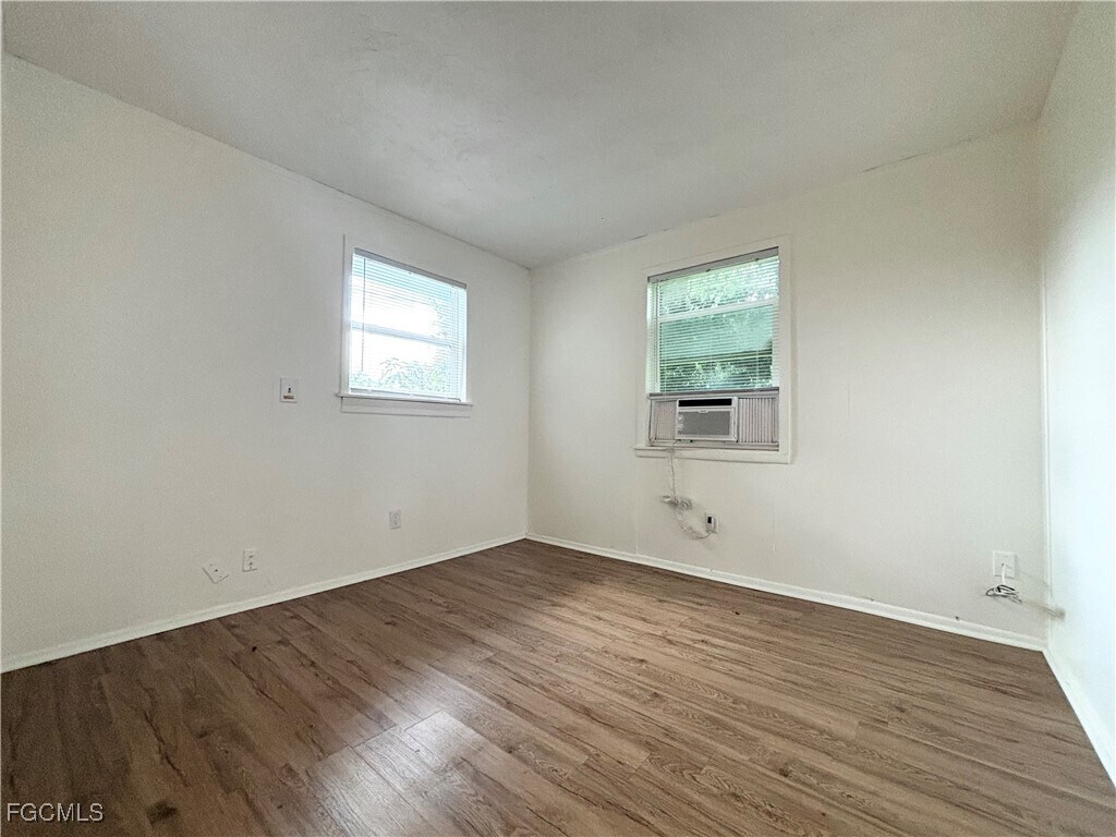 Photo - 3215 Jeffcott St