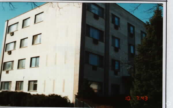 Photo - 1545 W Pratt Blvd Apartments