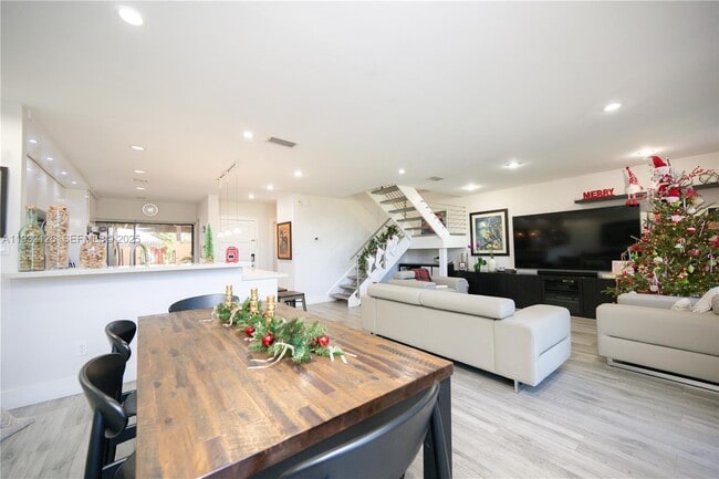 Photo - 3322 Torremolinos Ave