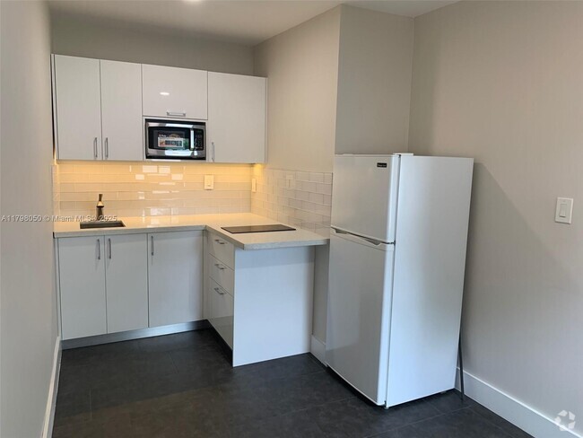 Building Photo - 3840 NW 176th St Unit 2 Rental