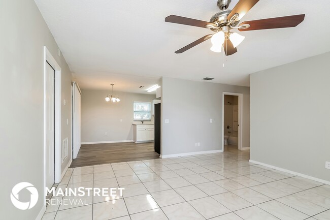 Photo - 425 Danube Way