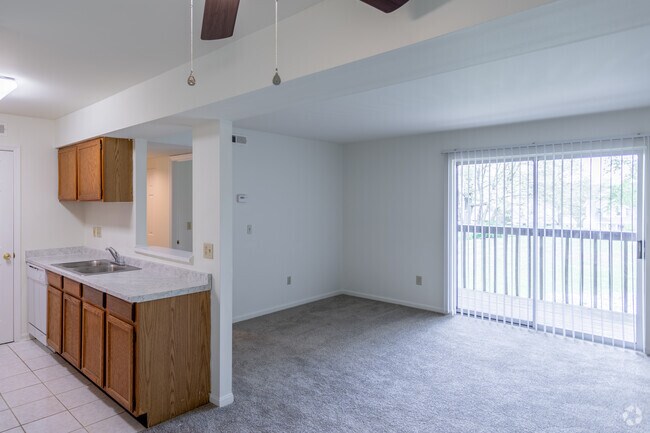 2BR, 2BA - 800 SF