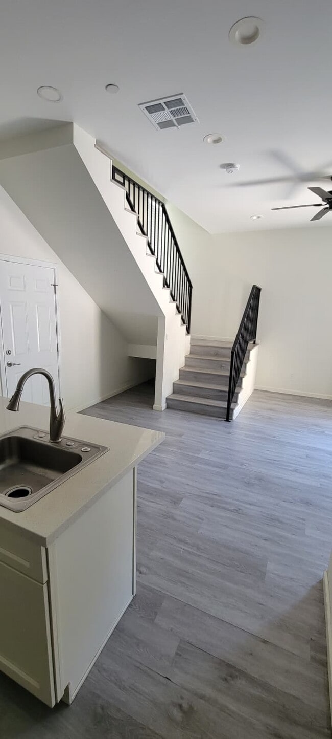 Photo - 337 Clover St