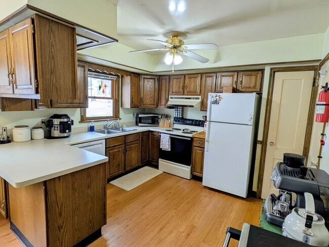 Photo - 125 W Saint Marie St