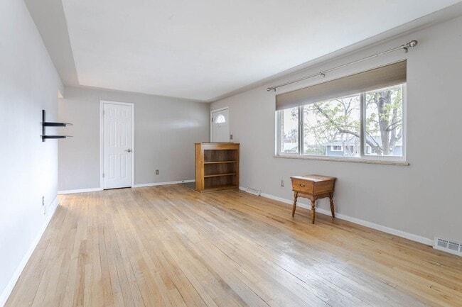 Photo - 755 Braun St