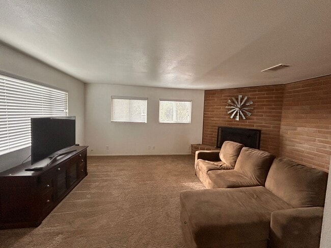 Photo - Beautiful Country Home for rent in Visalia
