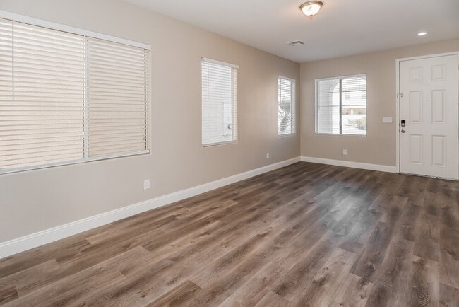 Photo - 869 Shining Rose Pl