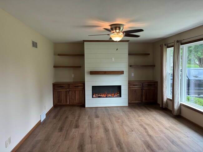 Photo - 206 Thompson St