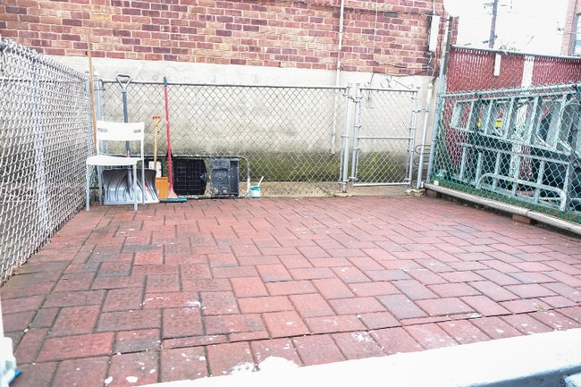 Photo - 27 Monroe St