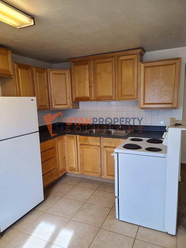 Photo - 4951 S Center St Unidad #6