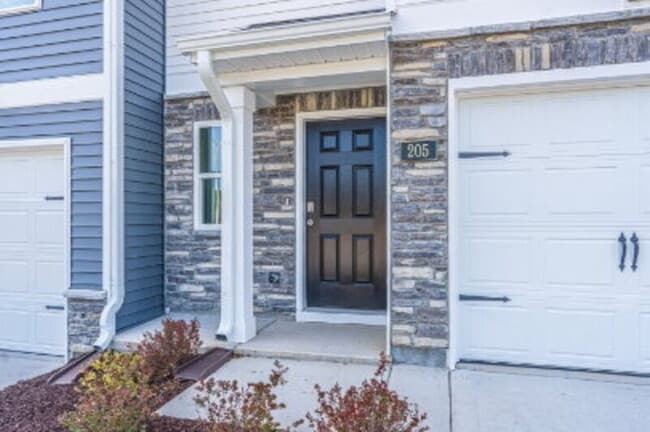 205 Maddox Dr