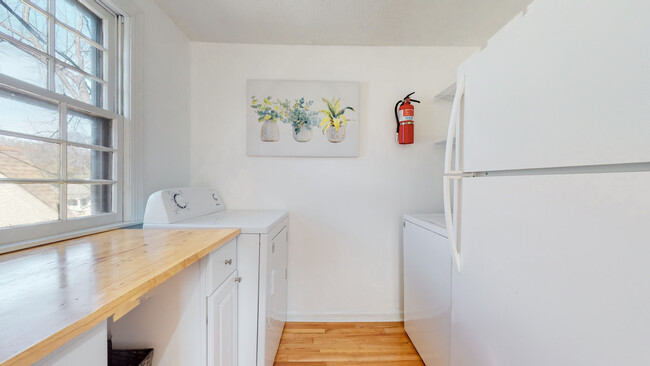 Photo - 1022 Granada Ave Apartments Unit B