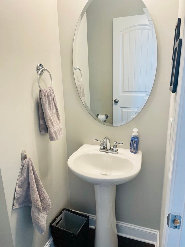 Photo - 321 Cornhill Rd